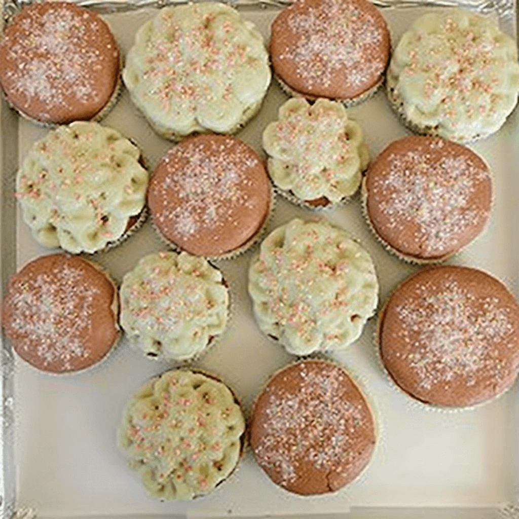 "Dolci veloci personalizzati con cioccolato, frutta fresca, e noci per un dessert creativo e unico."